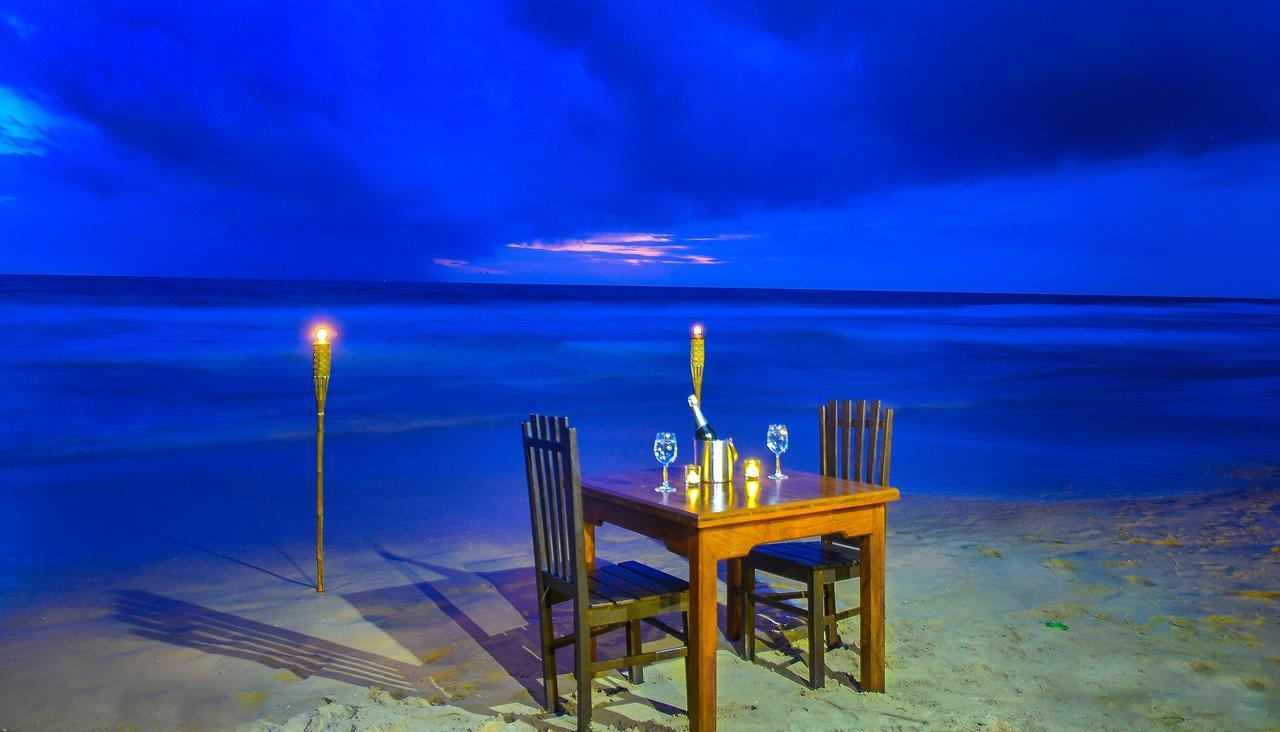 At Ease Beach Hotel Hikkaduwa Esterno foto