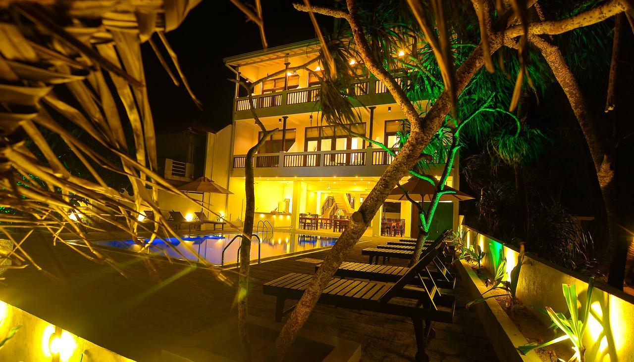 At Ease Beach Hotel Hikkaduwa Esterno foto