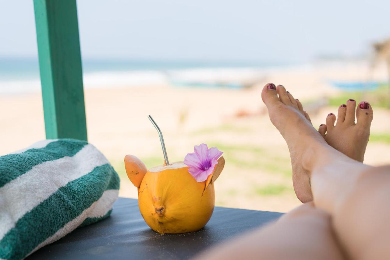 At Ease Beach Hotel Hikkaduwa Esterno foto