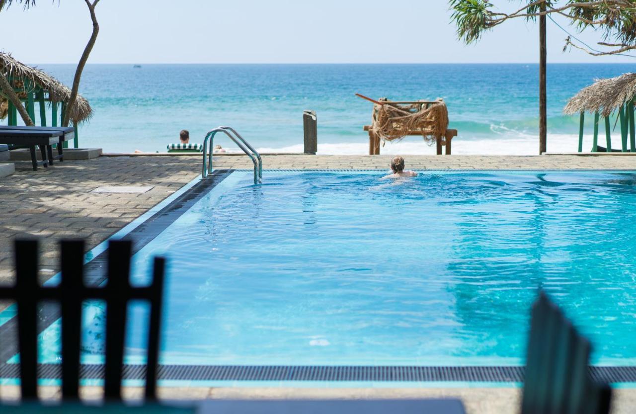 At Ease Beach Hotel Hikkaduwa Esterno foto