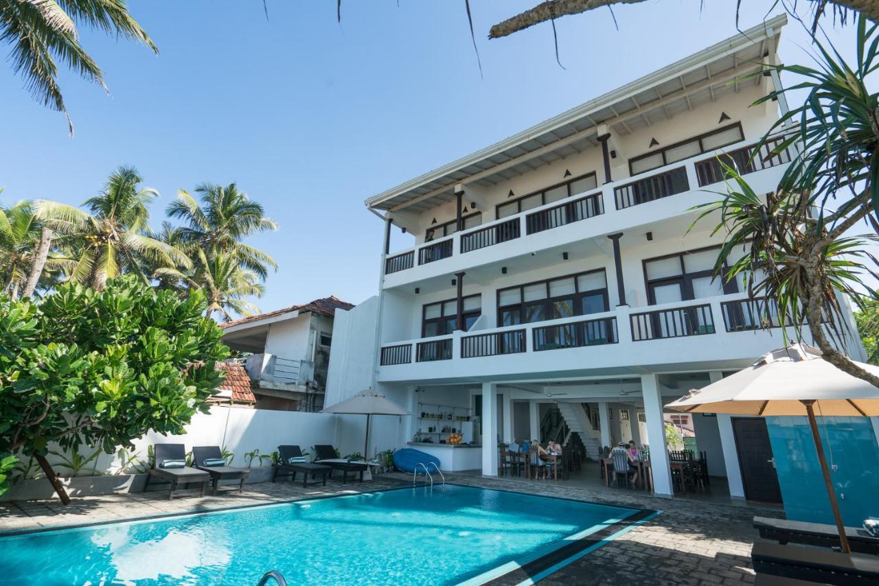 At Ease Beach Hotel Hikkaduwa Esterno foto